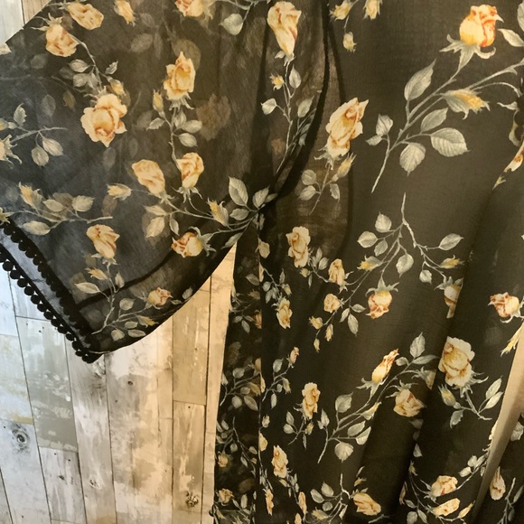 Emory Park sheer cover up. Size 1X - Picture 4 of 6